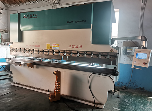 Paano gumagana ang control system ng purong electric bending machine upang payagan ang tumpak na kontrol sa mga baluktot na anggulo, bilis, at lakas?